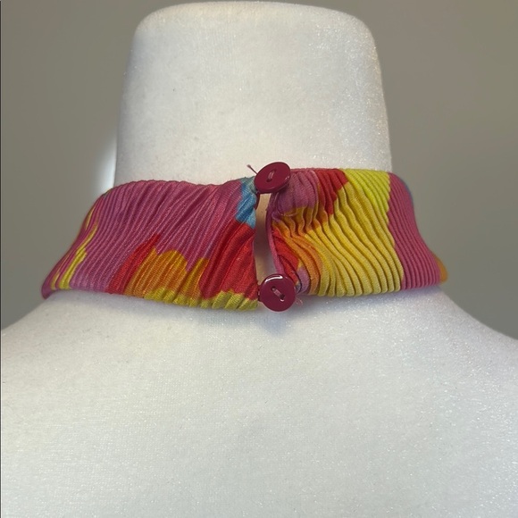 Turtle neck Vibrant Multicolor Halter Top Bershka size L (I) - Picture 7 of 9